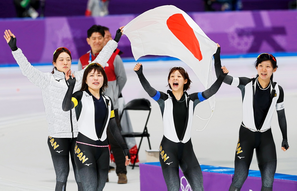 日本は五輪新記録での金メダル獲得となった【写真は共同】