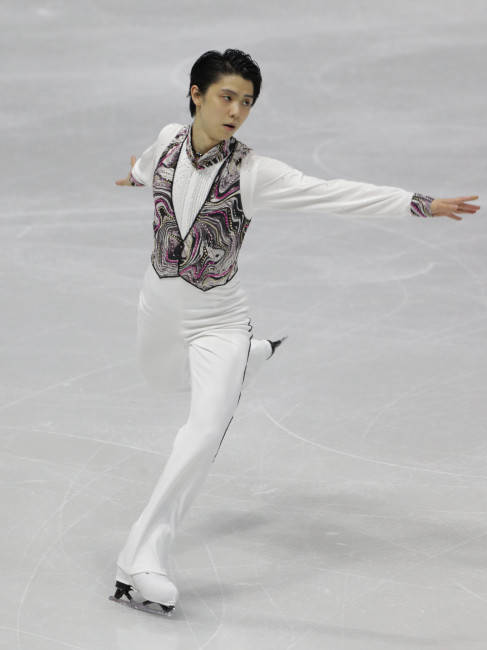 スケートカナダの男子ショートプログラム（ＳＰ）で演技する羽生結弦（ＡＮＡ）。ミスが出て４位と出遅れた＝２０１６年１０月…